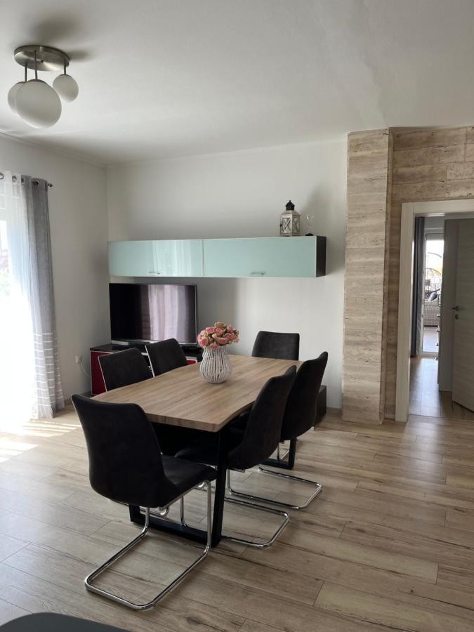 Apartment Leona & Doris บาร์บินเย ภายนอก รูปภาพ