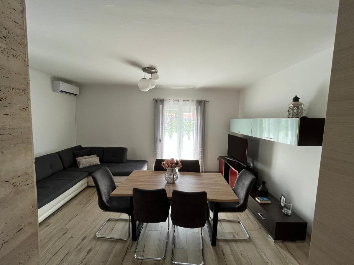 Apartment Leona & Doris บาร์บินเย ภายนอก รูปภาพ