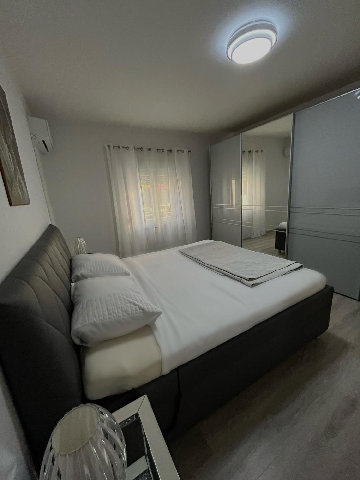 Apartment Leona & Doris บาร์บินเย ภายนอก รูปภาพ
